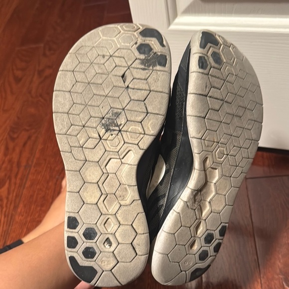 Nike Black Athletic Running Shoes with Mesh Upper - Picture 4 of 6